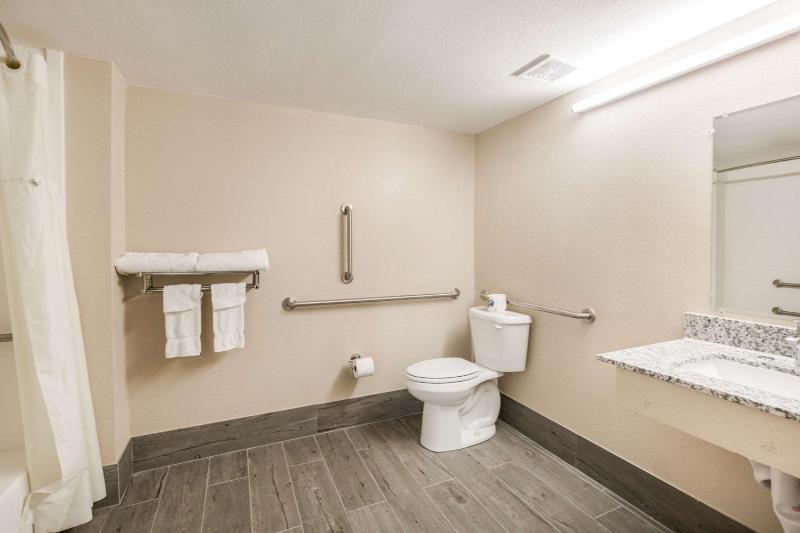 Standard Family Room image 3