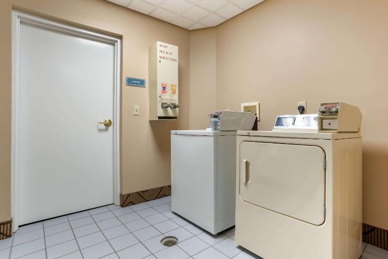 Comfort Suites Jacksonville Airport - image 16