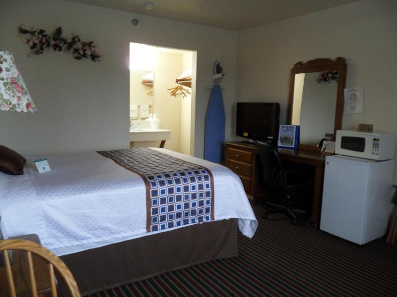 Queen Room - Non-Smoking image 4