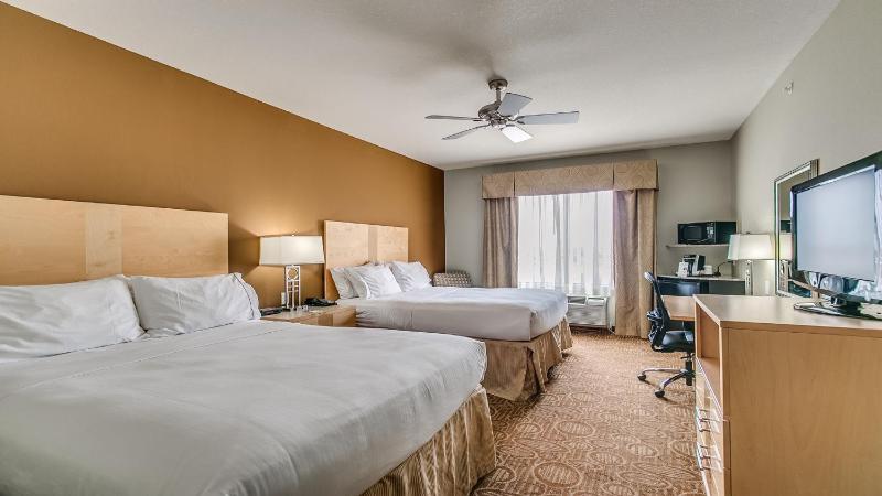 Standard Queen Room with Two Queen Beds image 3