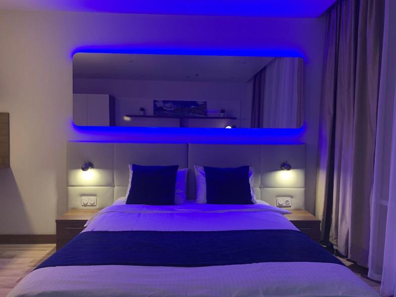 One-Bedroom Apartment image 2