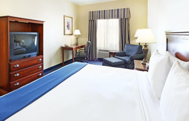 King Suite with Sofa Bed image 4