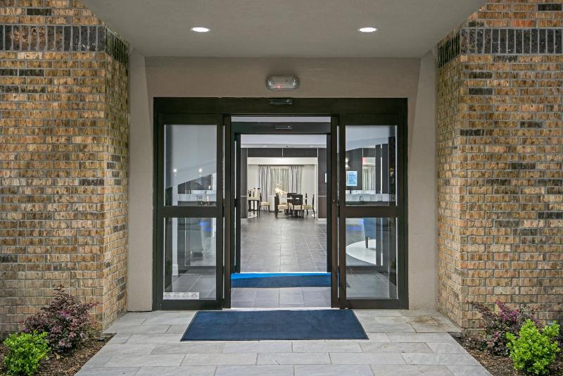 Holiday Inn Express & Suites Houston Intercontinental Airport By IHG - image 11