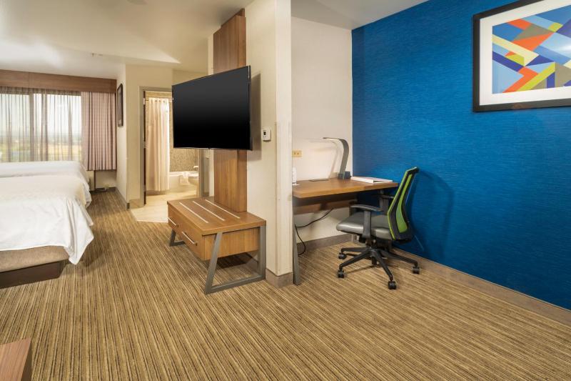 Suite with Two Queen Beds image 3