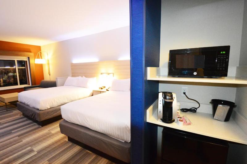 Standard Room with Two Queen Beds image 2