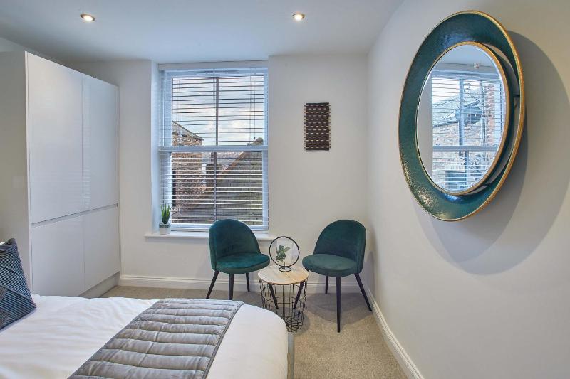 Host & Stay | Apartment One Hudsons Yard House - image 14