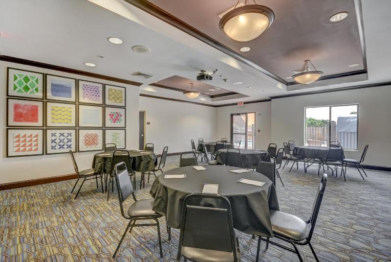 Holiday Inn Express Hotel & Suites Tampa-USF-Busch Gardens By IHG - image 18