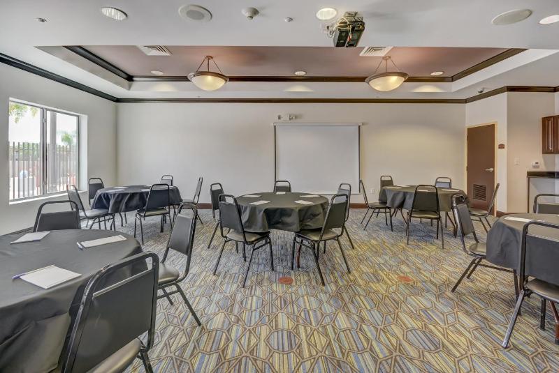 Holiday Inn Express Hotel & Suites Tampa-USF-Busch Gardens By IHG - image 14
