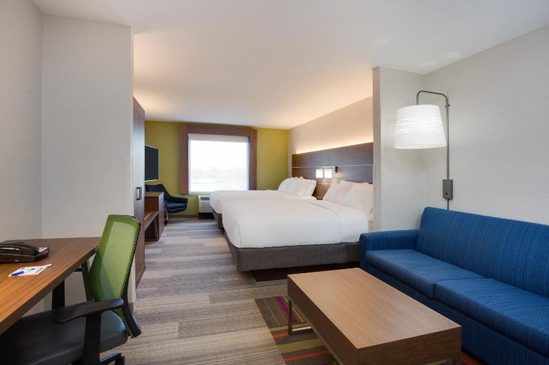 Suite with Two Queen Beds image 2