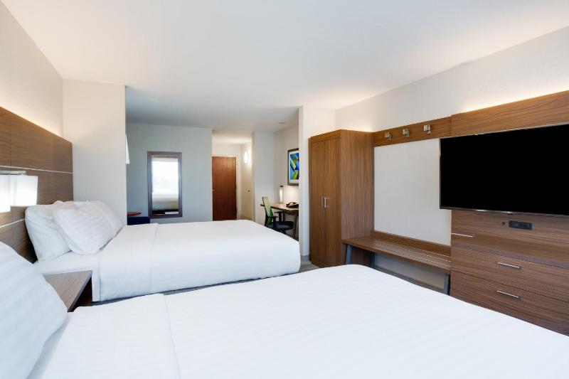 Suite with Two Queen Beds image 3