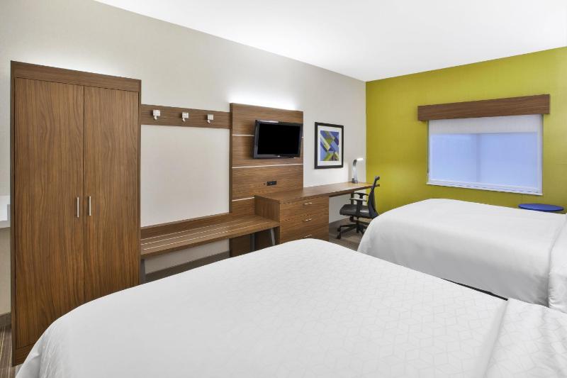 Standard Room with Two Queen Beds image 3