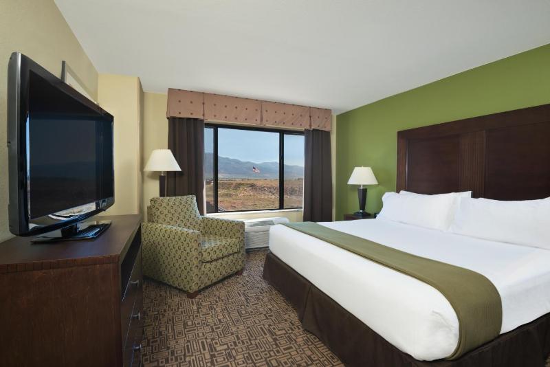 King Suite with Sofa Bed image 3