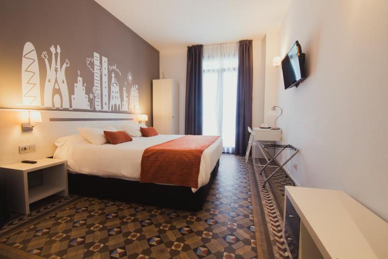Double or Twin Room image 4