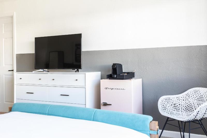 Standard Queen Room image 2