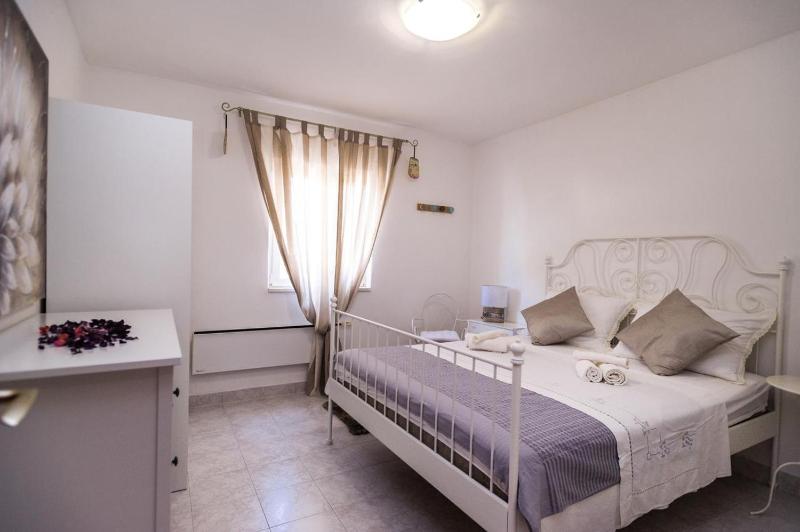 Three-Bedroom Apartment with Terrace and Sea View image 1