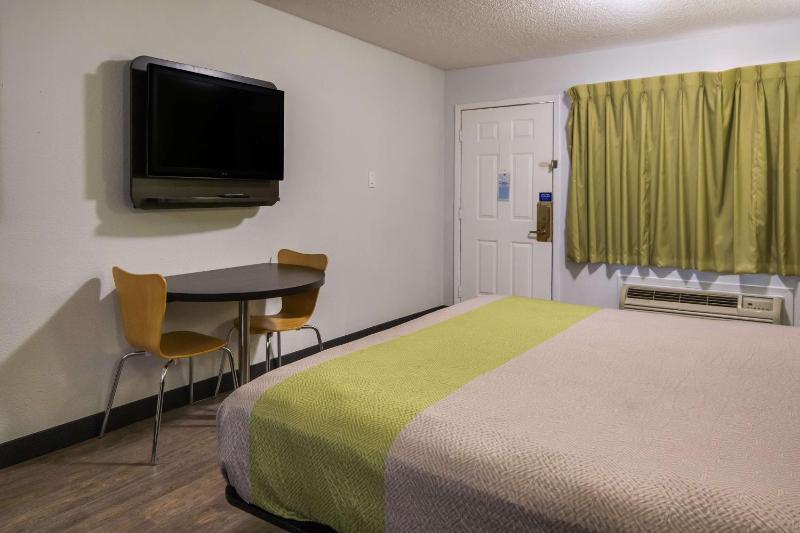 Deluxe Quadruple Room - Non-Smoking image 2