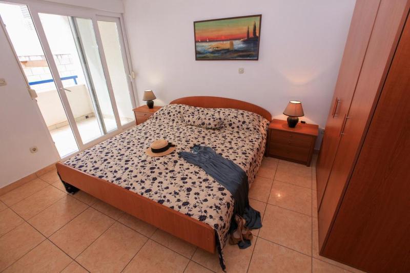 Three-Bedroom Apartment with Terrace and Sea View image 2
