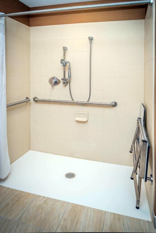 King Room - Mobility Access/Roll in Shower - Non-Smoking image 3