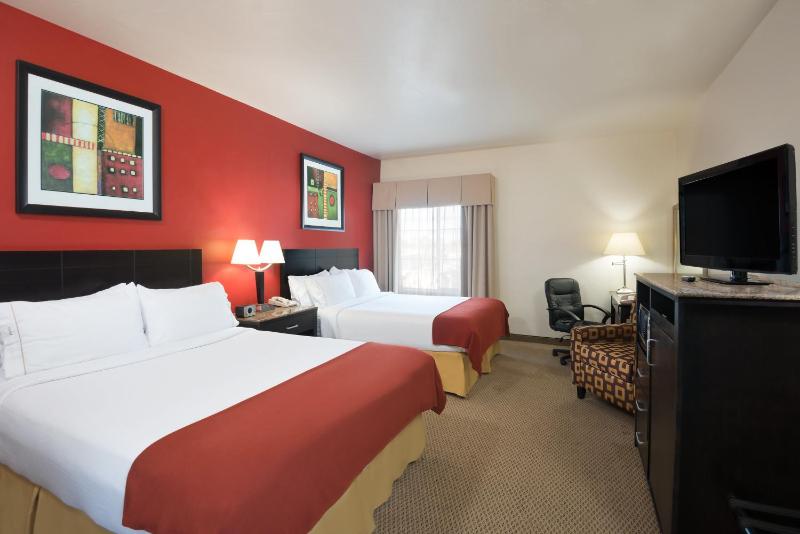 Standard Room with Two Queen Beds image 2