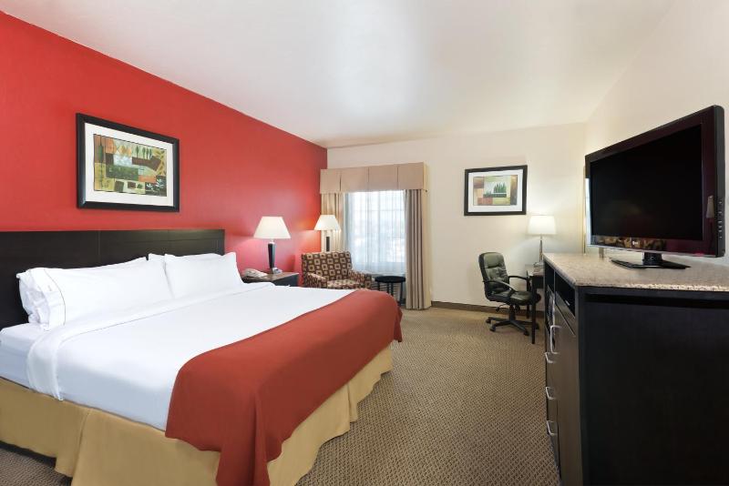 Standard King Room image 2