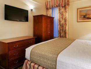 Room #51215726 image 3