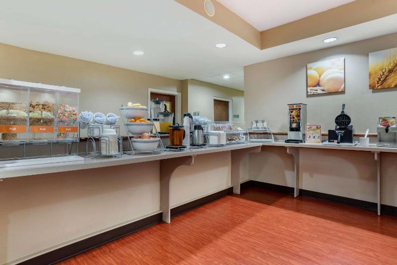 Comfort Suites Jacksonville Airport - image 21