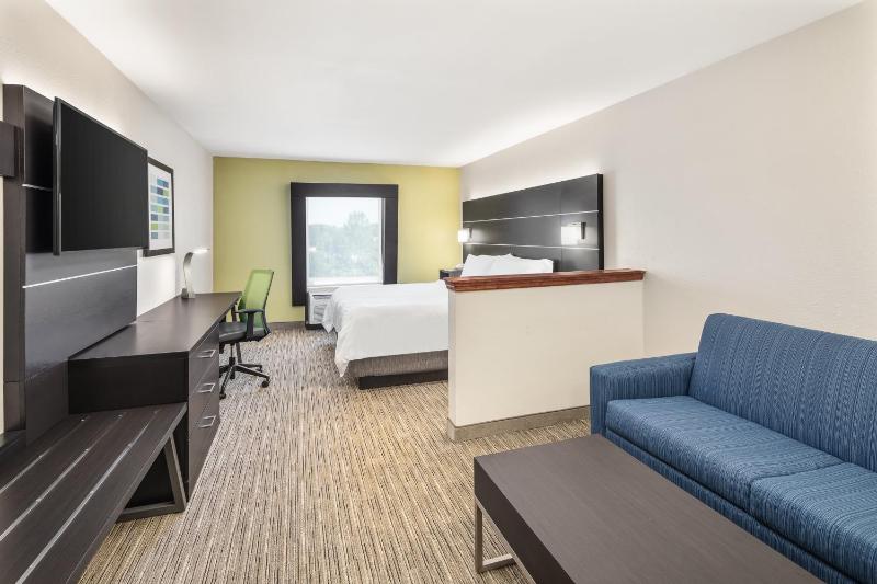 King Suite with Sofa Bed image 2