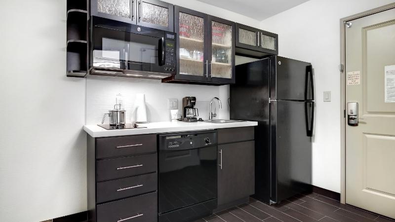King Studio Suite image 3