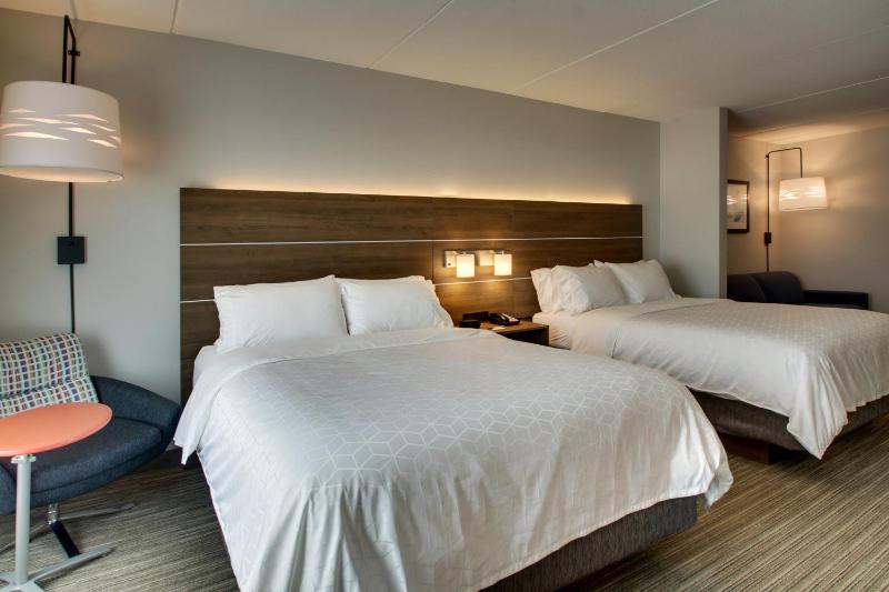 Queen Suite with Two Queen Beds and Sofa Bed image 3