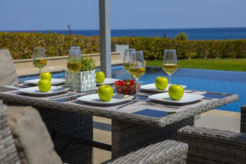 Protaras Seafront Villa Infinte Aretousa - image 5
