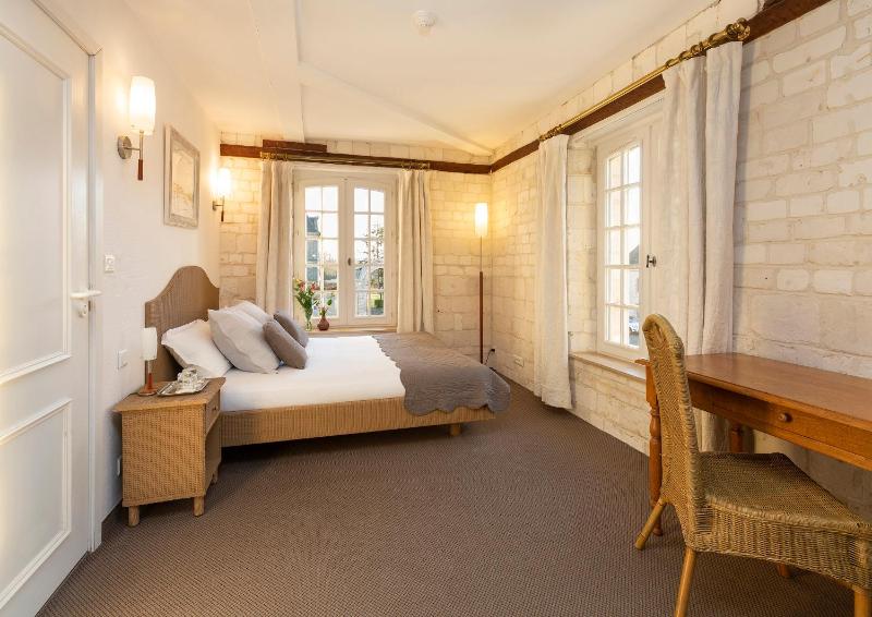 Standard King Room image 4