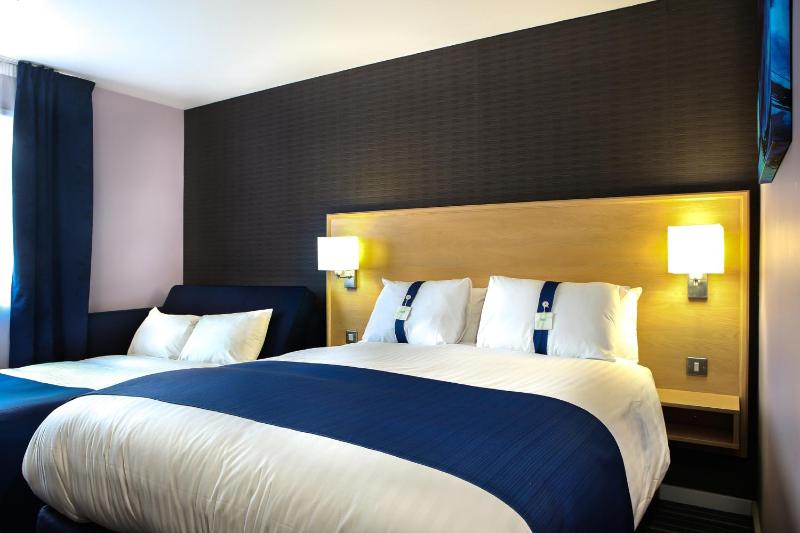 Standard Double Room with Sofa Bed and Free Hot Breakfast image 2