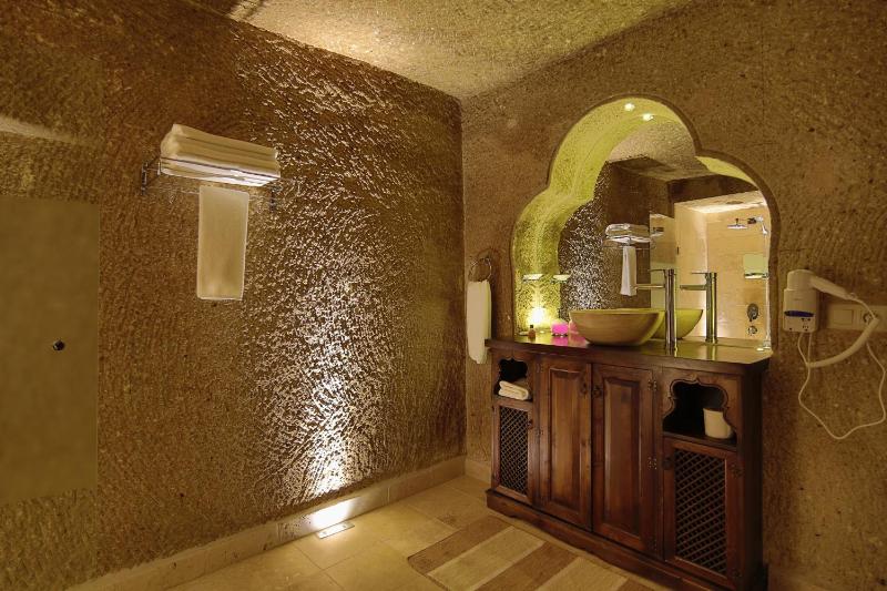 Twin Cave Room-Ground Floor image 3