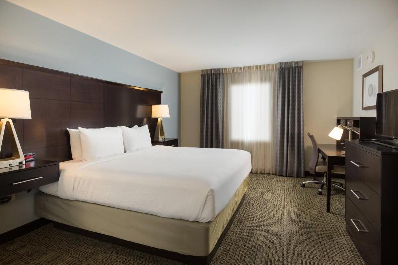 One-Bedroom Suite with Two Queen Beds image 3