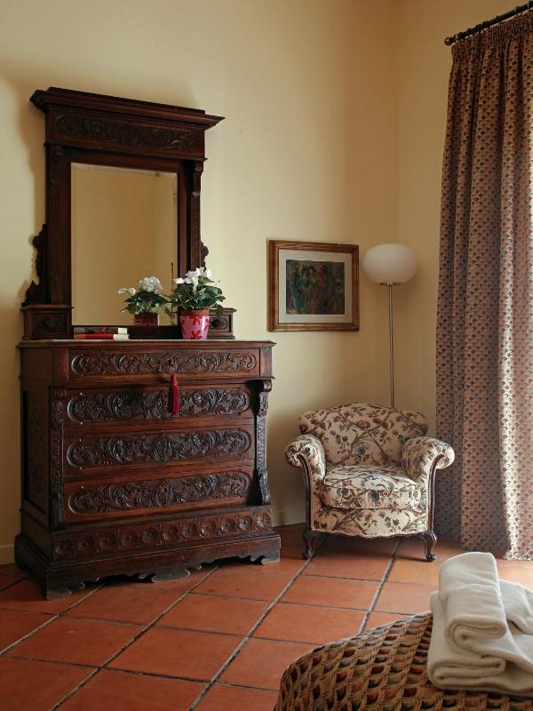 Deluxe Triple Room image 4