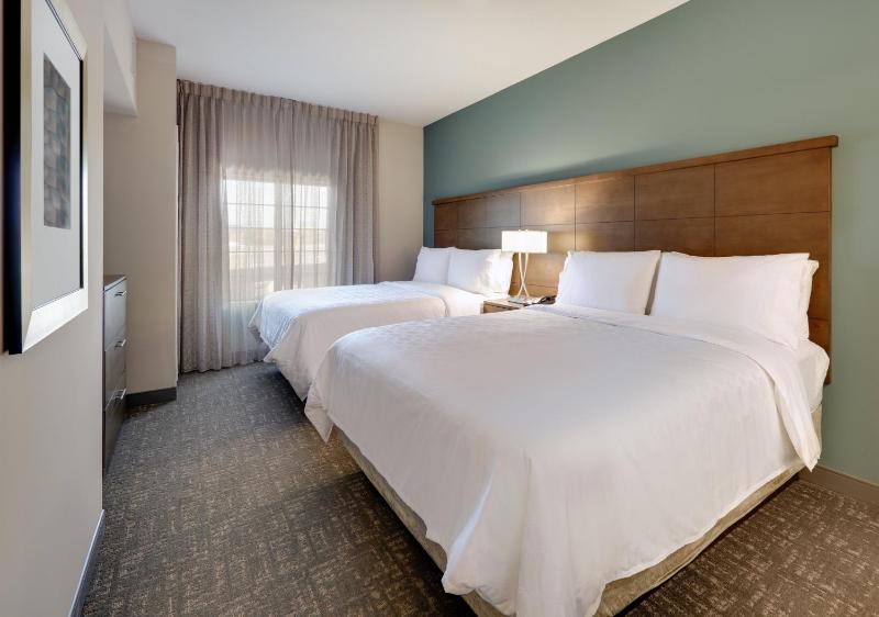One-Bedroom Suite with Two Queen Beds image 3