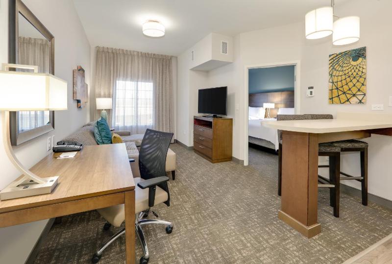 One-Bedroom Suite with Two Queen Beds image 2