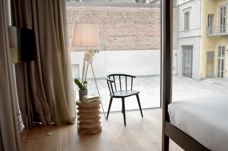 Junior Suite image 2
