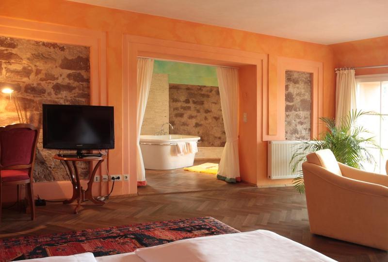 Deluxe Suite image 3