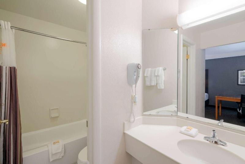 King Room image 2