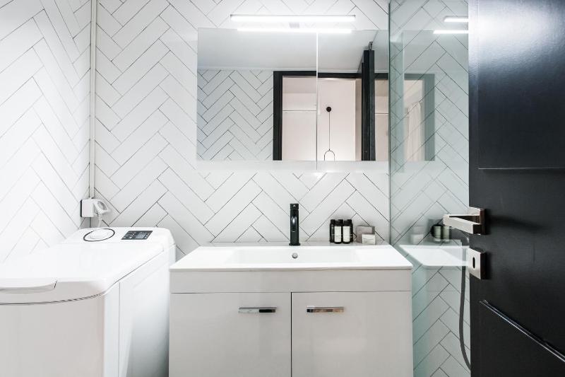 One-Bedroom Apartment image 2