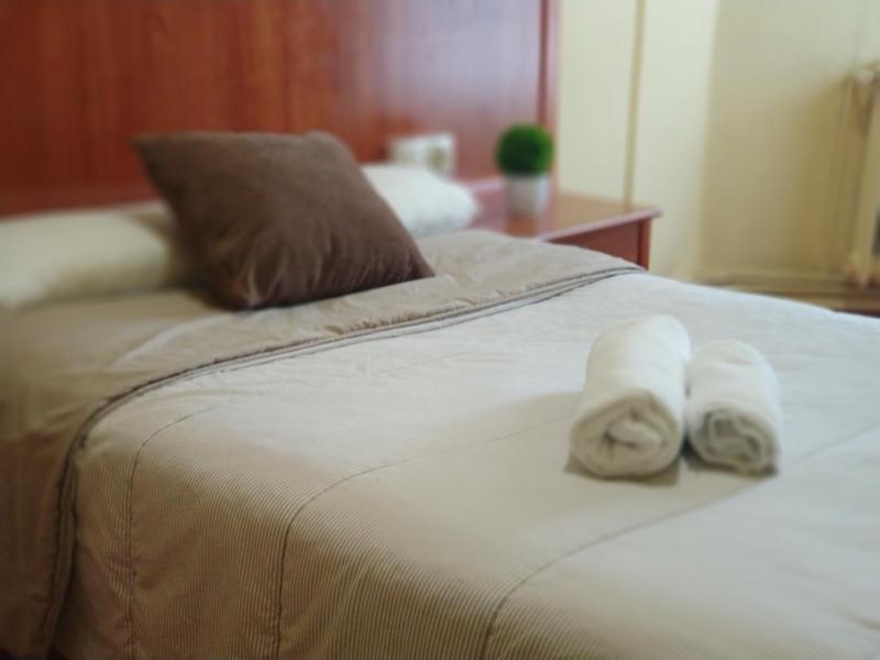 Standard Single Room image 3