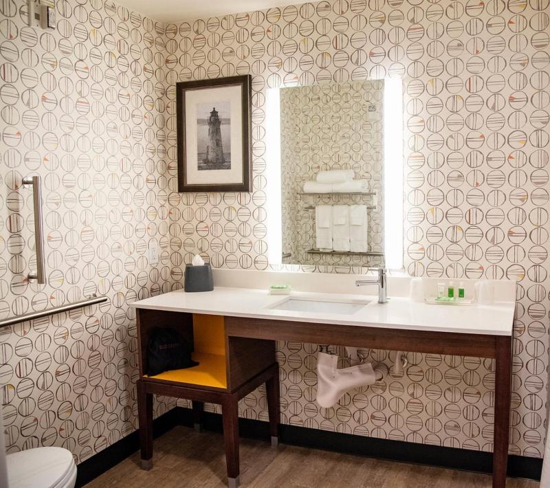 King Room - Mobility Access/Hearing Accessible image 2