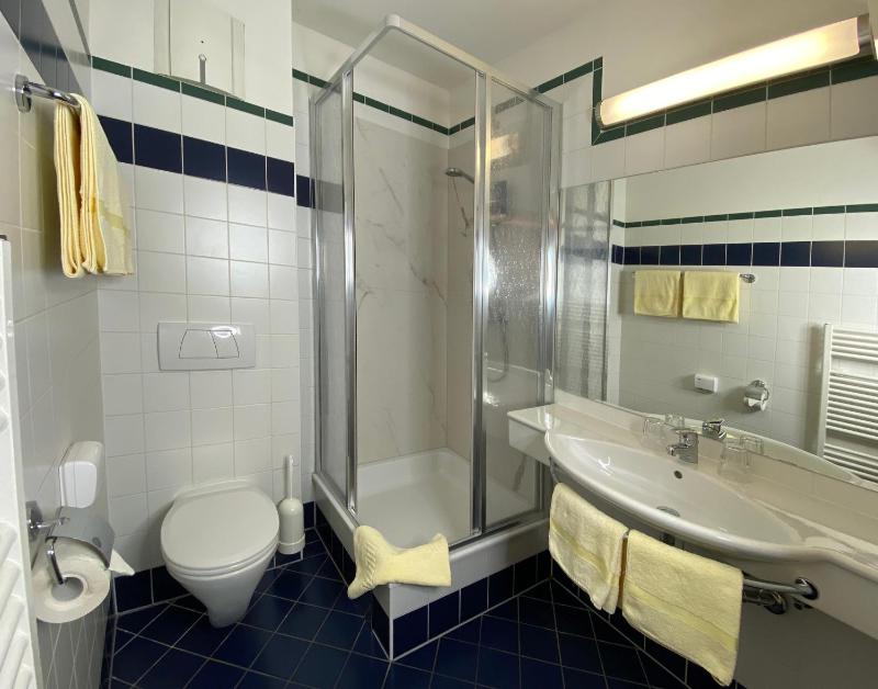 Double Room with Garden View image 4