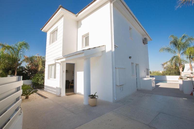 Flouressia Villa 4 - image 8