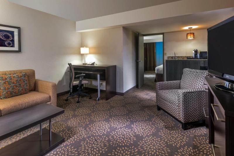 Holiday Inn and Suites Phoenix Airport North By IHG - image 49