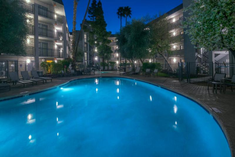 Holiday Inn and Suites Phoenix Airport North By IHG - image 37