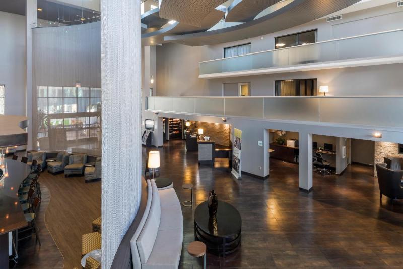 Holiday Inn and Suites Phoenix Airport North By IHG - image 47