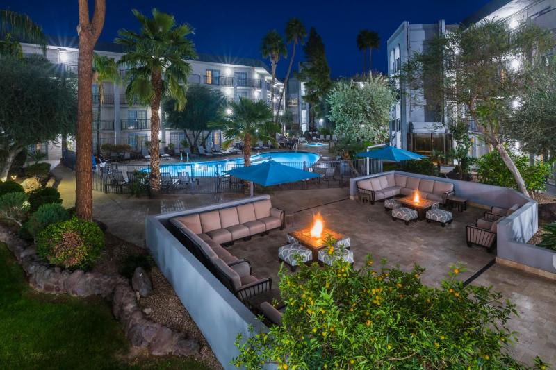 Holiday Inn and Suites Phoenix Airport North By IHG - image 7