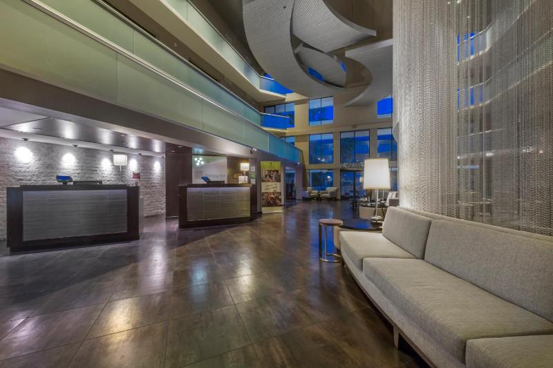 Holiday Inn and Suites Phoenix Airport North By IHG - image 18